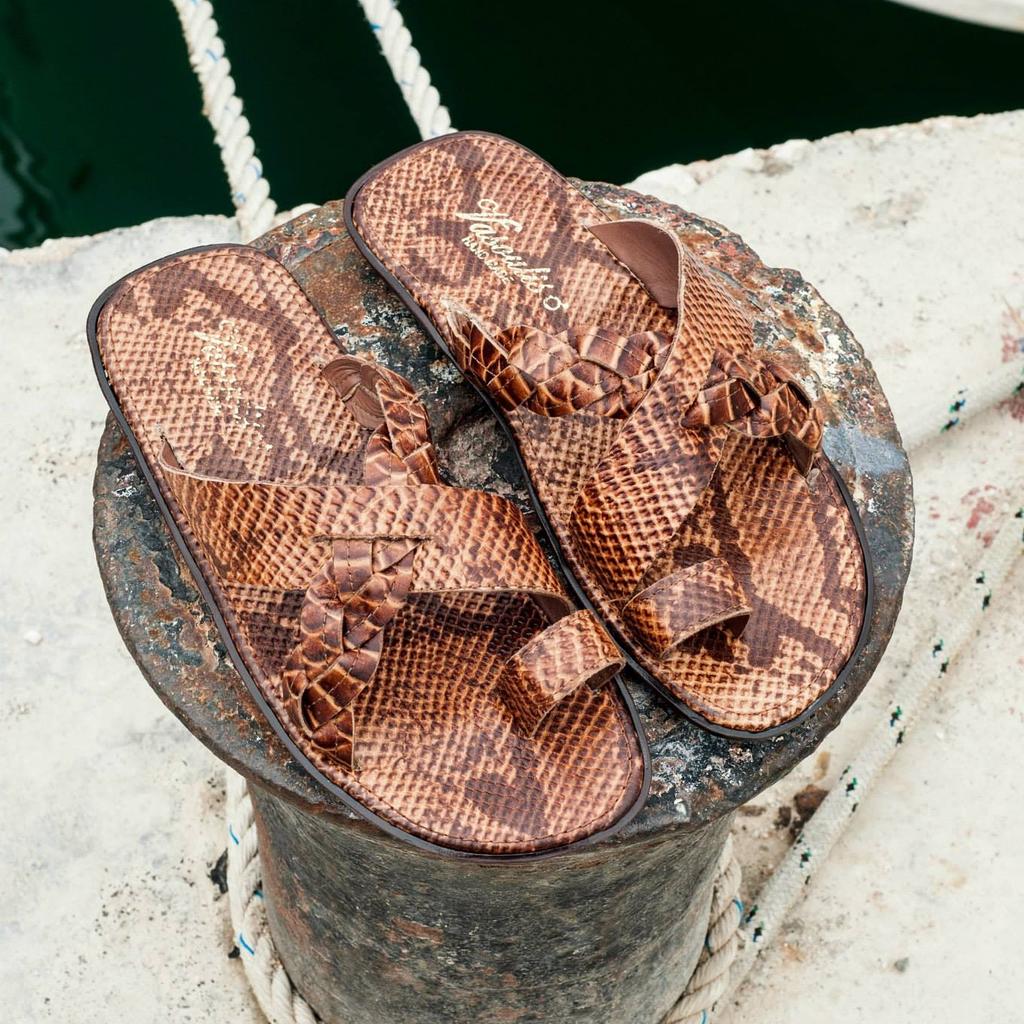 VFasoulis's tweet photo. http://t.co/VLjOZMoSRJ 

Mykonos leather sandals http://t.co/rmdqxDEfU1