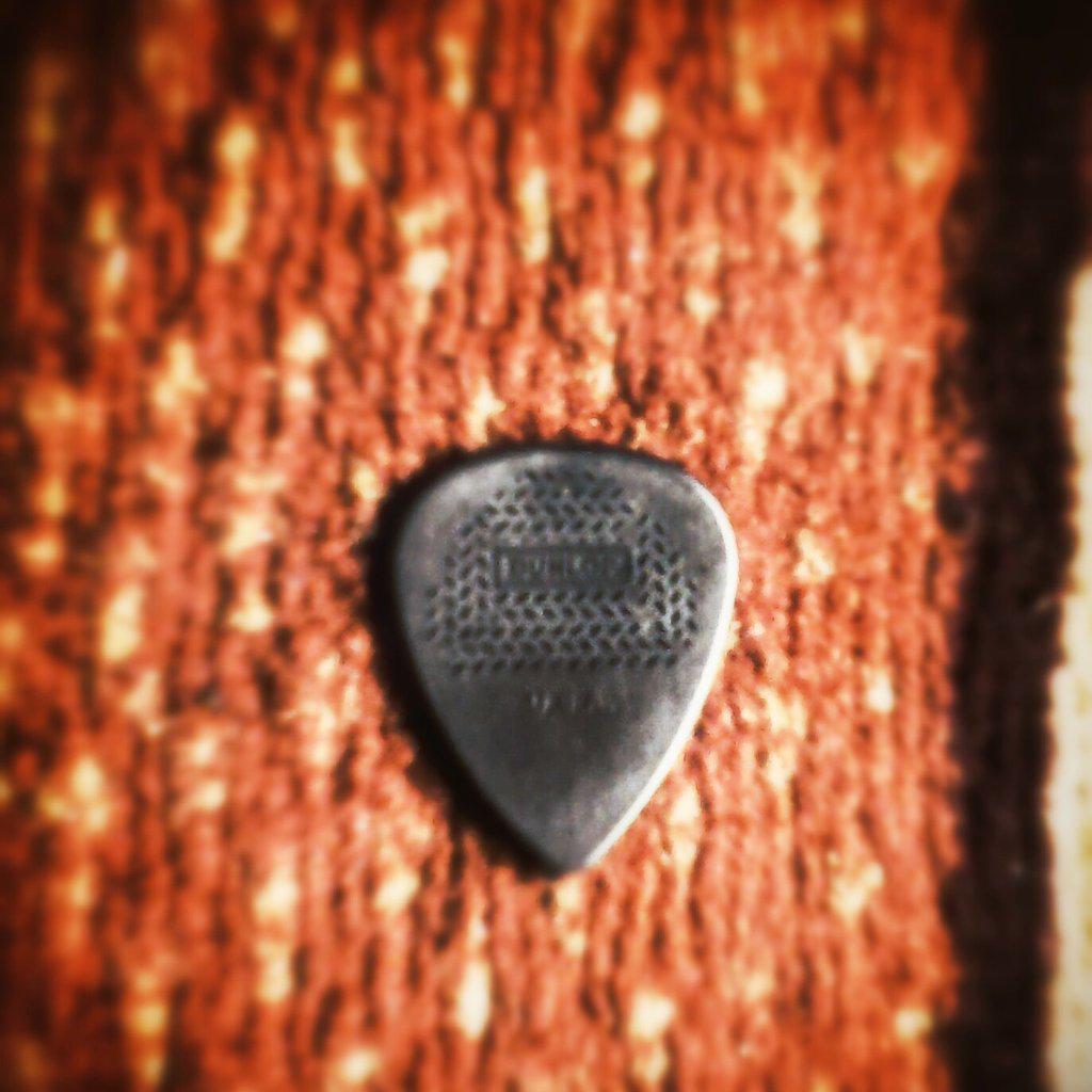 GIZA_Music's tweet photo. Pick Jim Dunlop - Max Grip! Only 8000/Pcs! Meeennn, You try kidding me? Hahaha. Seriusan ini! :D http://t.co/DjaFJ61ppb
