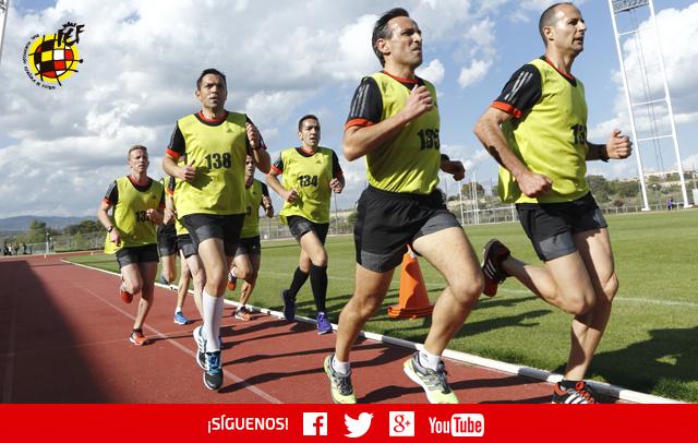 rfef's tweet photo. ÁRBITROS | Los colegiados y asistentes de 1ª y 2ª pasan satisfactoriamente las pruebas físicas http://t.co/73ofkHcMjs http://t.co/2HPpXH9JLA