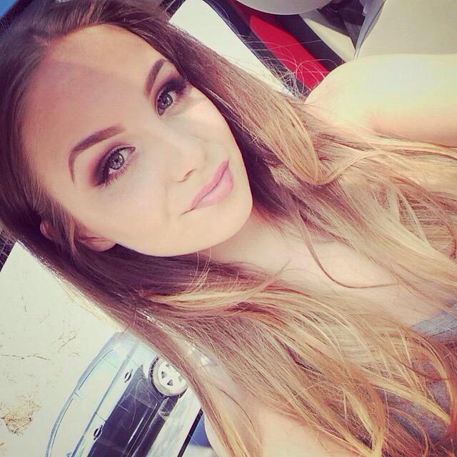 edentdfans's tweet photo. How beautiful does @edenelenor look in this photo!! Love her too much 💜 http://t.co/OJVq0tf1rz
