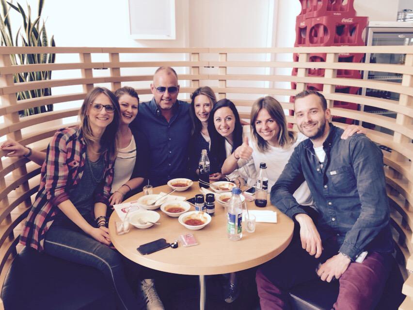 JudyRahmos's tweet photo. Lunch mit Fränkyyy! #telemesse #FrankRosin  #rosinkocht @szimmermaen @Louisa267 http://t.co/O7C5ZMUUsV