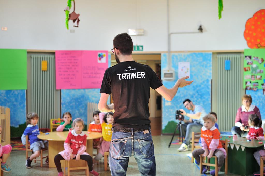 ReplyCode4Kids's tweet photo. Live from #Azzate, this first day of #replycodeforkids couldn't have started better! #KindergartenDay http://t.co/9vO6lItrAj