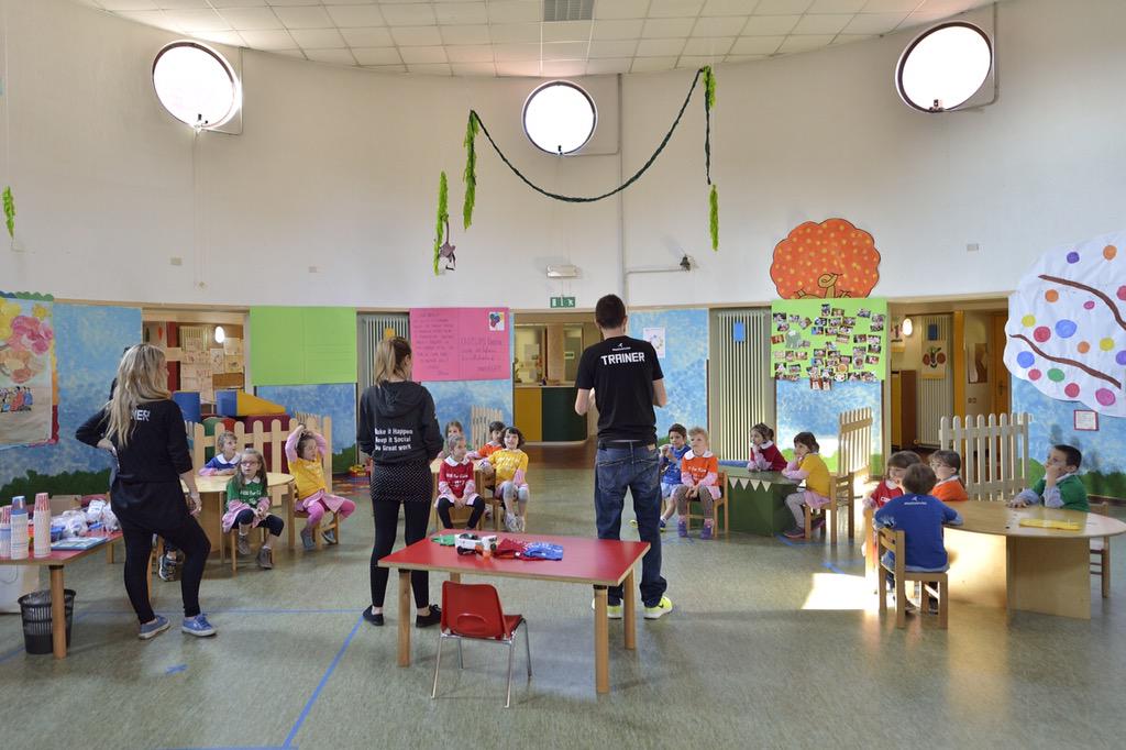 ReplyCode4Kids's tweet photo. Live from #Azzate, this first day of #replycodeforkids couldn't have started better! #KindergartenDay http://t.co/9vO6lItrAj