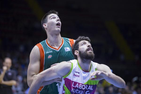 BaloncestoSev's tweet photo. Retuitea si quieres que @willyhg94 sea #MVPOrange de la @LigaEndesa 14-15. Tienes hasta el 17 de mayo! #cbsevilla http://t.co/z5A2sctfdm