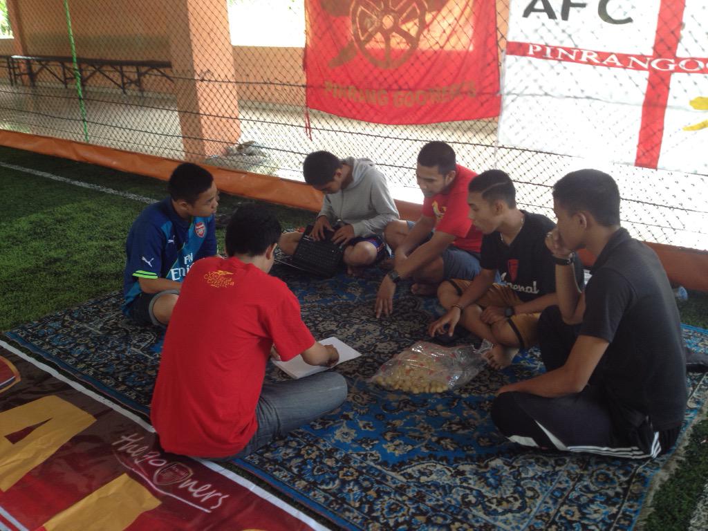 AIS_PNR's tweet photo. Rapat persiapan Anniversary #Aispinrang !!! @FathirFutsal http://t.co/DAfFPMvlcK