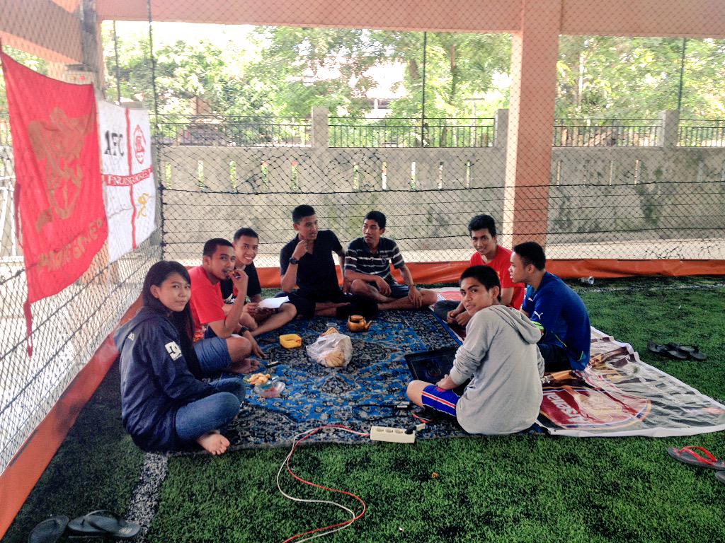 AIS_PNR's tweet photo. Rapat persiapan Anniversary #Aispinrang !!! @FathirFutsal http://t.co/DAfFPMvlcK