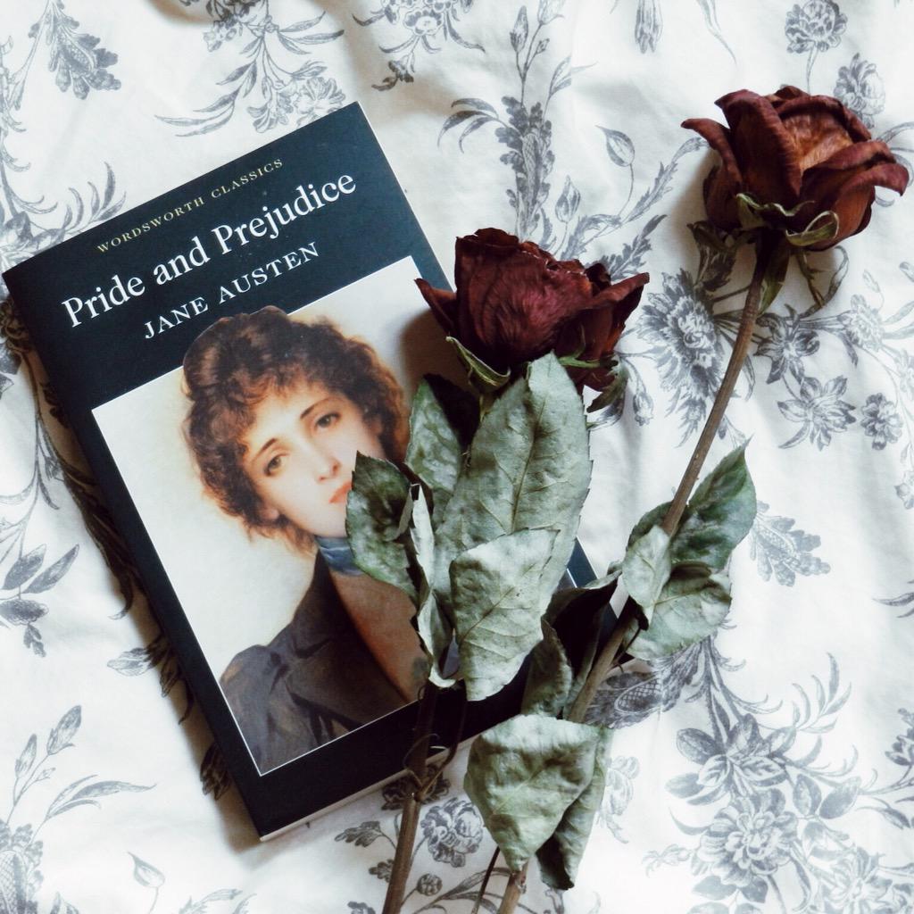martaisern's tweet photo. Feliç Sant Jordi! 
"La lectura es a la mente lo que el ejercicio al cuerpo", J. Addison #FelizDíaDelLibro http://t.co/idrebbyxyw