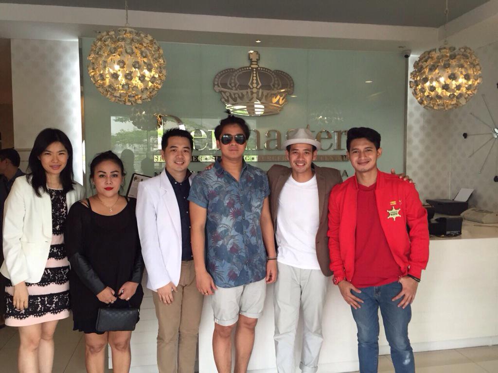 "<a href="/MakVeraZanobia/">vera zanobia sukari</a>: lg nganterin mak <a href="/bangbily/">Billy Syahputra</a> <a href="/tarrabudiman/">Tarra Budiman</a> <a href="/ChandKelvin/">Chand Kelvin</a> ke @Dermaster_ID mau tambah tirus dan kurus "