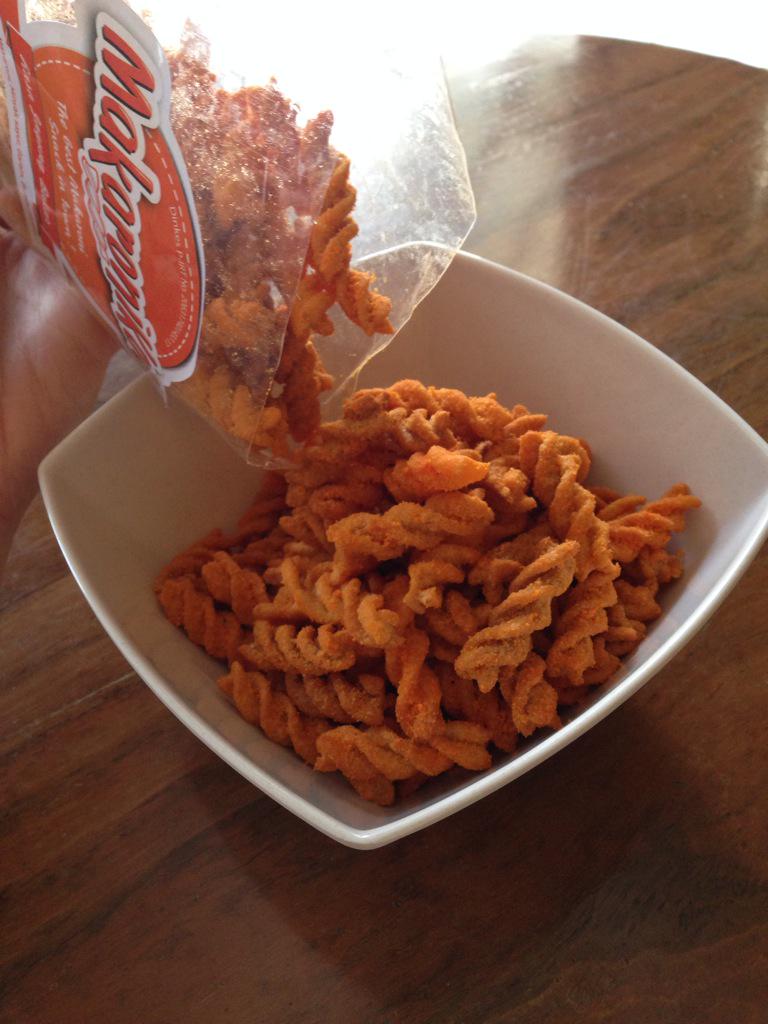 Cari cemilan enak??? <a href="/makaronikoe/">Snack makaroni</a> aja !!! Ketagihan tanggung sendiri ya.. :D