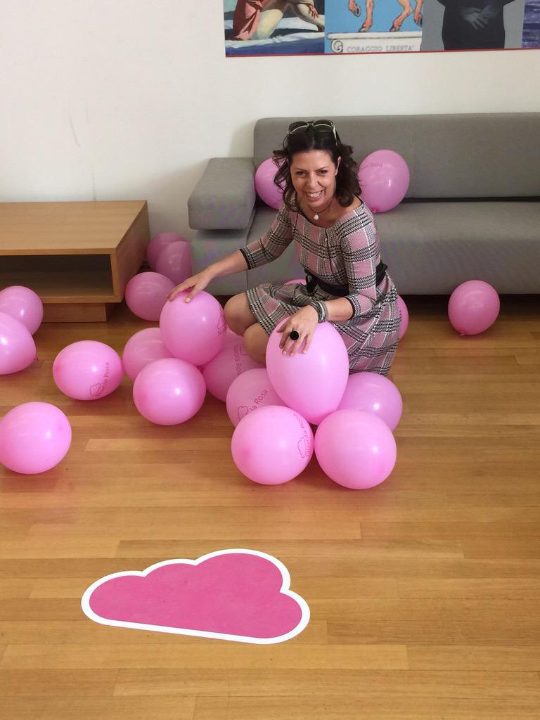 fulviogiuliani's tweet photo. Bellissima mattinata alla #Nuvolarosa! Open your mind and the garage doors!@microsoftitalia @purassan @GiusiLegrenzi http://t.co/4lsDI1Rayy