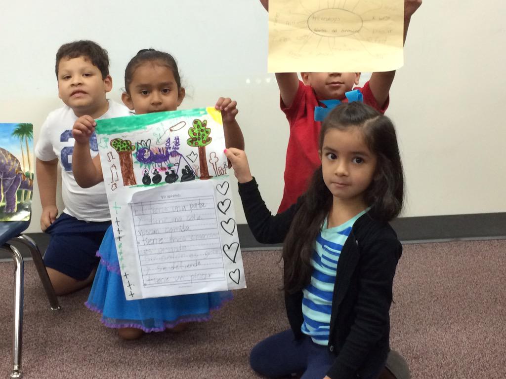 SucreClass's tweet photo. #bobcatscan #bobcatsworkingtogether @MemorialPISD. Kinder Dinosaurs research using the 4 C's. http://t.co/bJ63PzkeZU