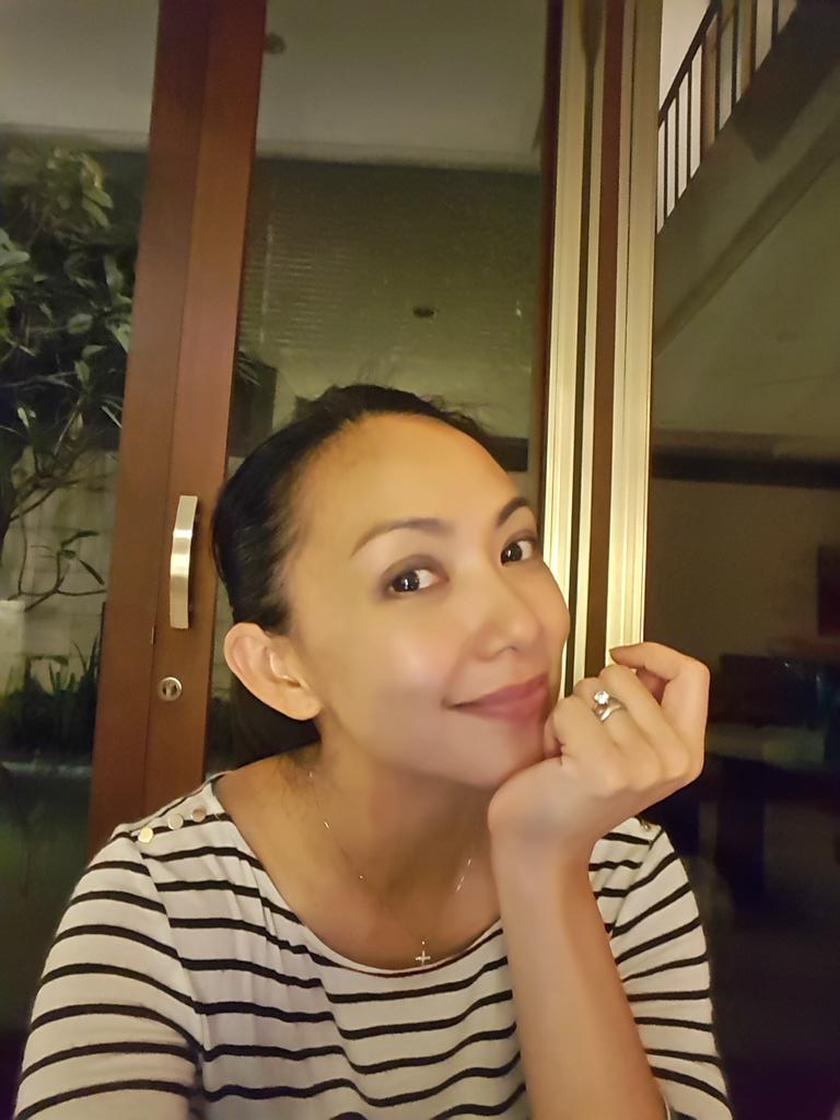sbachtiar's tweet photo. Lbh sering selfie nih pake 5MP super clear front camera. Amazing! Wht abt u @arifinputra? what's ur favorite #TryS6 ? http://t.co/QZJE1cUtNI