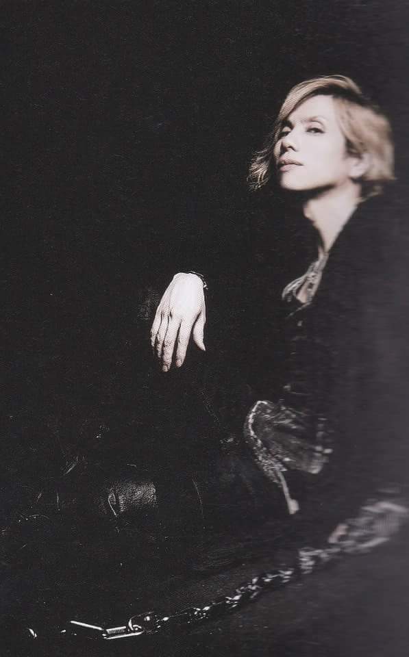 Acidblackcherry歌詞bot Abc好きな人rt ねぇ今君はどんな 夢をみてるんだい さっきから微笑んだままで 眠ってるんだもの ほら肩が冷えてる 風邪引くと いけない ほらもうこんなにも 冷たくなってしまって Round Round Http T Co Rqduv1nyyk