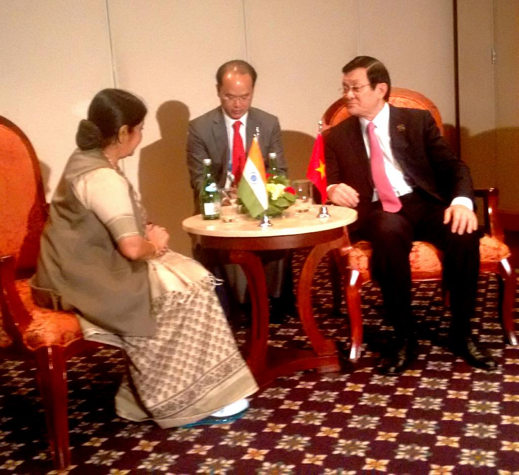MEAIndia's tweet photo. Some pics from @SushmaSwaraj 's bilateral meetings in Jakarta during #AsianAfricanConference http://t.co/xXRHLwwPbH