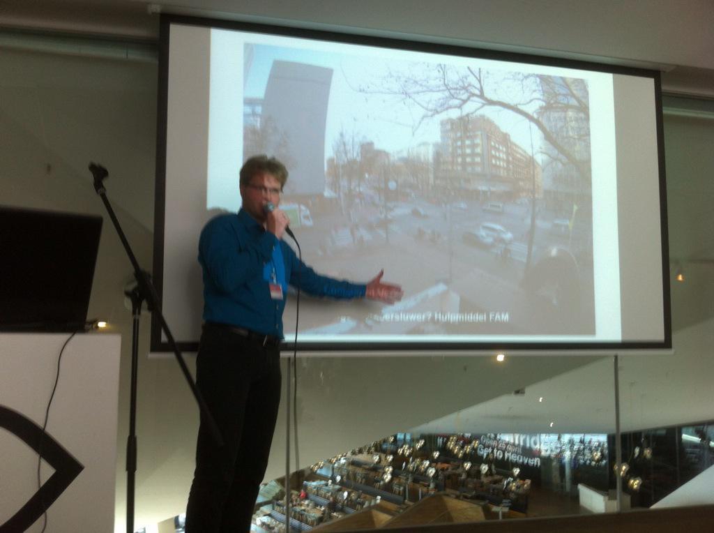 MarcoAarsen's tweet photo. Wat zijn de nieuwe plannen voor de Coolsingel? #martinguijt @rotterdam @GoudappelTweets #eye http://t.co/3KA6pz8zpf