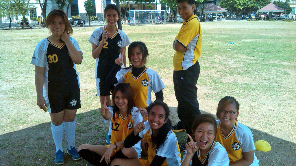_chaaarlene's tweet photo. Ladies with Prof Adri! #FBC11 #IPEAWeek http://t.co/3NlDGskNYh