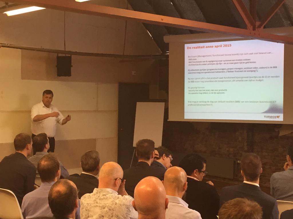 GerarddeWeerd's tweet photo. Volle zaal tijdens @sqconference. @RvE007 en @vpmeijer spreken over het ontwikkelen van veiligere software. #ilionx http://t.co/xzTy3qUfav