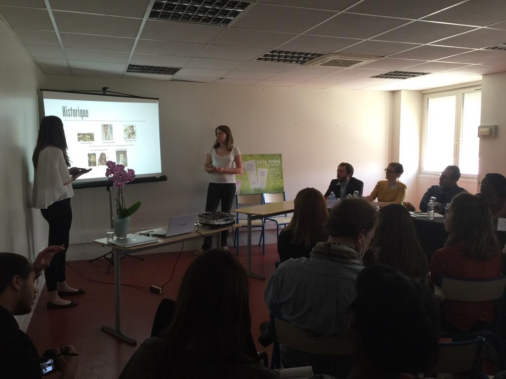 COMAD_Coworking's tweet photo. En direct du débat @COMAD_Beaute @Comad2015 http://t.co/PMA6eHrlvN