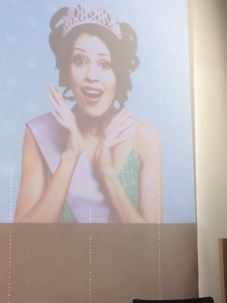 MaxusBelgium's tweet photo. Maxus is the beauty queen!! #maxusday #leanintochange #MaxusMarketing http://t.co/KG5q61cwHw