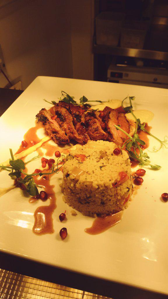 PloughInnEaling's tweet image. The only choice you need to make is duck or lamb! #freshforspring #StGeorgesDay  @onlyatfullers @BuzzAlderin