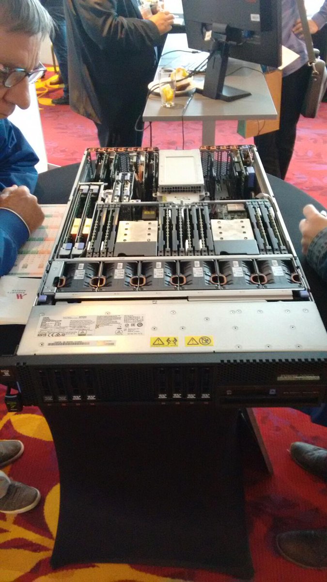 pl_mend0za's tweet image. #ServerPorno : IBM Power S822L on #OpenSourceDayPL .