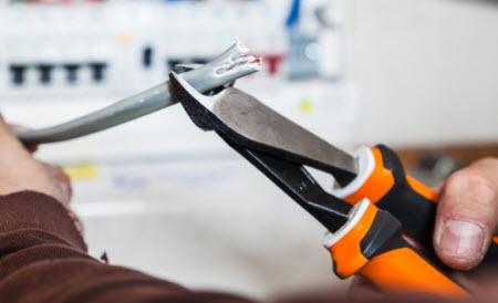 Klein1857's tweet image. @proelectrician tests the @Klein1857 range. #BESTHANDTOOLS See what they had to say &amp;gt;&amp;gt; bit.ly/1Gmy3ah