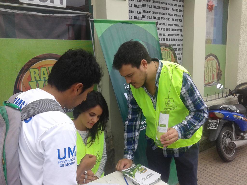 LuchiAcedoSalim's tweet photo. Plantá un Árbol, Sembrá al Futuro. http://t.co/XuUFuPkxZY