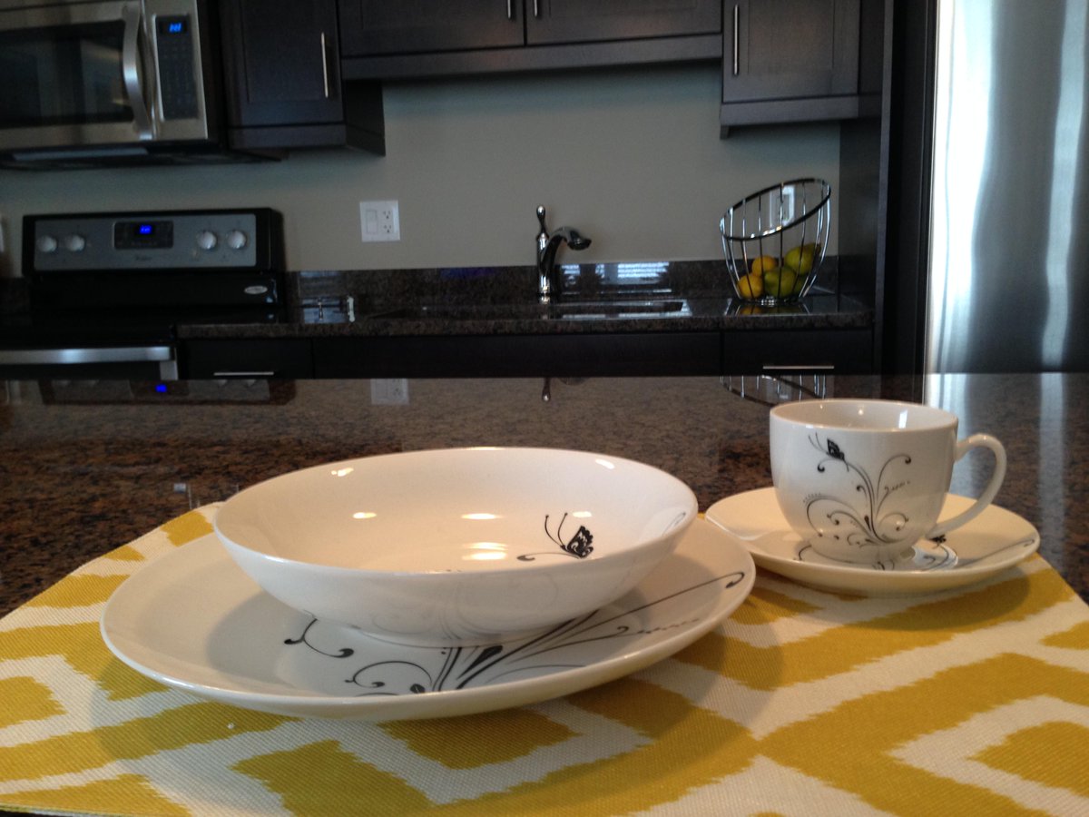 HawkstoneCondos's tweet image. Picture yourself having breakfast in your new kitchen at Hawkstone Village! Units starting at $255,000 #reginask #yqr