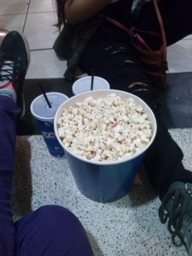 vickyfazio02's tweet photo. Por entrar al #cine #conelo http://t.co/F7RcNMiyNc