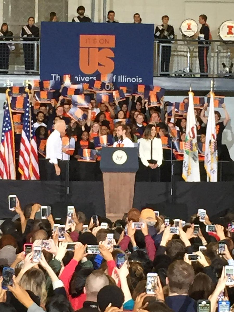 amandabossard's tweet image. .@MitchDickey introducing @VP to @Illinois_Alma! #vpvisit #itsonus #itsonillinois