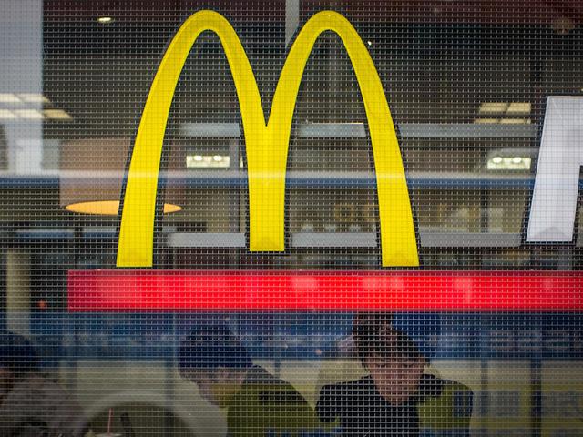 McDonald's to close hundreds of 'under-performing’ stores bit.ly/1GaEFpy