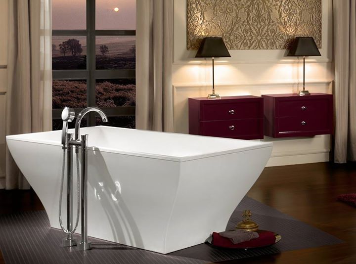MYBATHROOMS1's tweet photo. Gracefully curved #bath #tub for those with an eye for the #aesthetics of their #bathroom! http://t.co/RuVb2etz8V