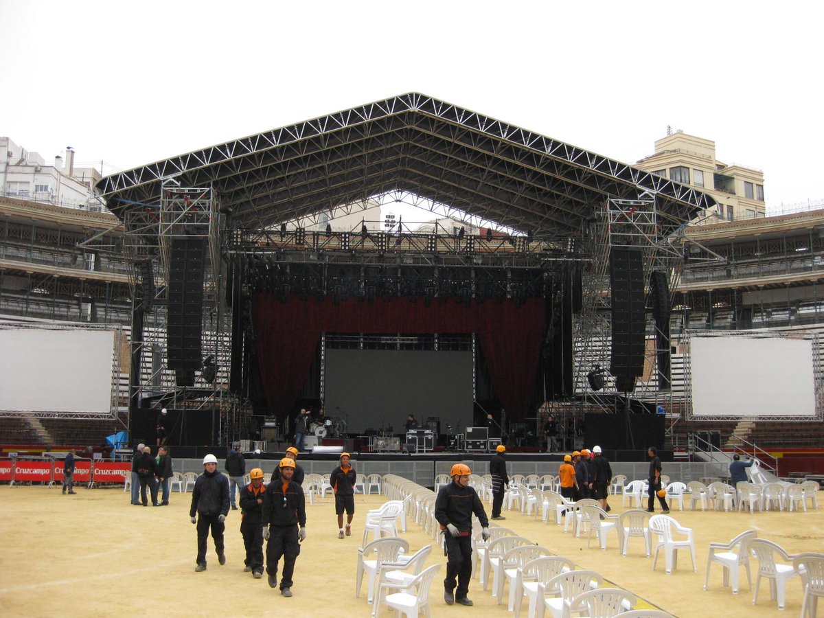 Zion_Std's tweet photo. El pasado 11 de abril cubrimos el concierto de #JoaquínSabina en #Valencia, un placer! #prevención #riesgoslaborales http://t.co/QRe3ToNW0c