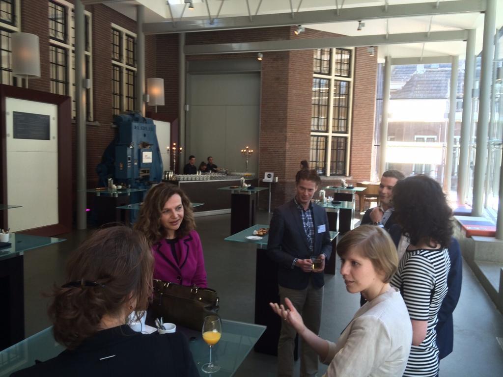 Promovendi van de @Celsusacademie  voor Betaalbare Zorg informeren minister Schippers over hun onderzoek