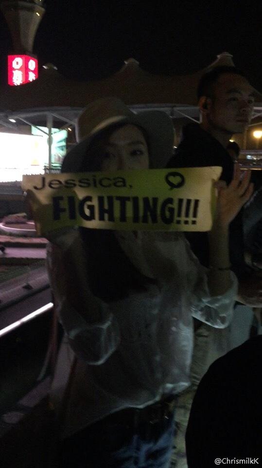 [PIC][23-04-2015]Jessica khởi hành đi Bắc Kinh để ghi hình cho chương trình "Super Athletes" CDSCGDMUEAAxL4m