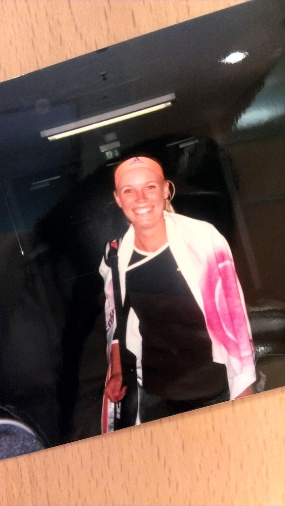 PorscheTennis's tweet photo. 2011 finalist @CaroWozniacki now on the CC in #Stuttgart vs @luciesafarova #PTGP #Quicksnapshot (pic: Studio Orel) http://t.co/U16ik4iqM2