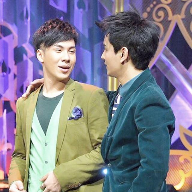 4PodumTimeline's tweet photo. #4โพดำ IG: guntumfans 👬 #brothers #gunnapat #tumwarawut #guntum #guntumfans #thanksphoto http://t.co/YuOR3ioF1I http://t.co/tNASp6yMks
