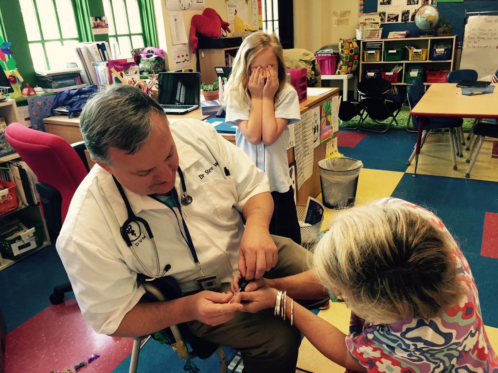jgough's tweet image. Our favorite vet helps to keep our baby chicks healthy. Learning about vaccines.  #TrinityLearns @sfwhittle #STEAM