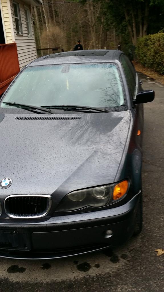 Andrew_P10's tweet photo. So amped to have my new #e46 #BMW #325i sitting inthe driveway. Plates, sticker, then tours! http://t.co/ufBu4RCqel