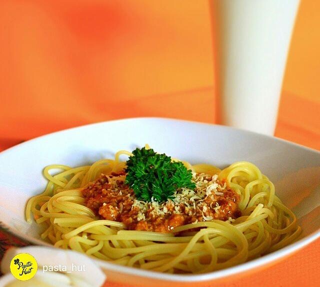 Best Seller, Bolognaise(beef), konon ada yg (chicken) juga. Cobain dua-duanya.Salam <a href="/pasta_hut/">PASTA HUT Solo</a> . Instagram: pasta_hut