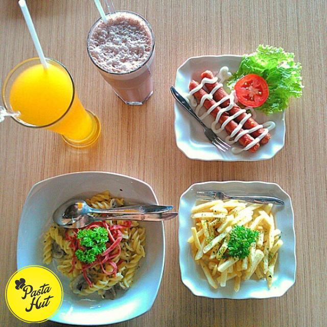 Mushroom Carbonara + Sosis Mayo + French Fries + Chocolate Milk + Orange . Paduan lezat <a href="/pasta_hut/">PASTA HUT Solo</a> guys..