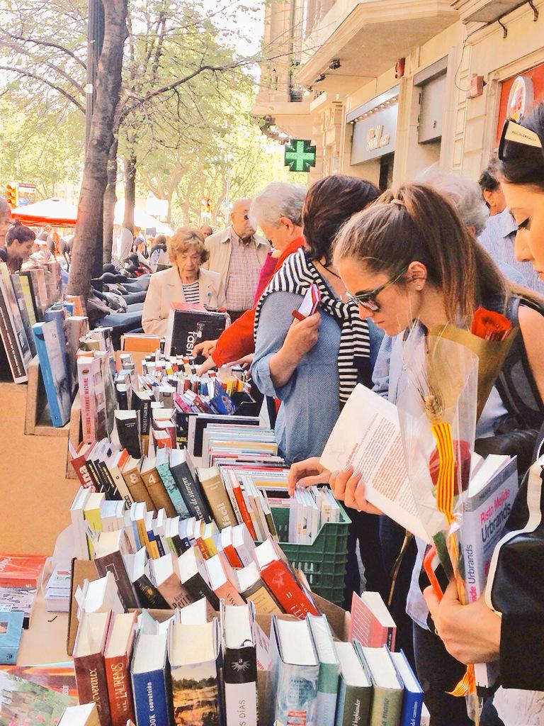 MfoTrail's tweet photo. #SantJordi2015 ☺️ http://t.co/C9NW115TtK