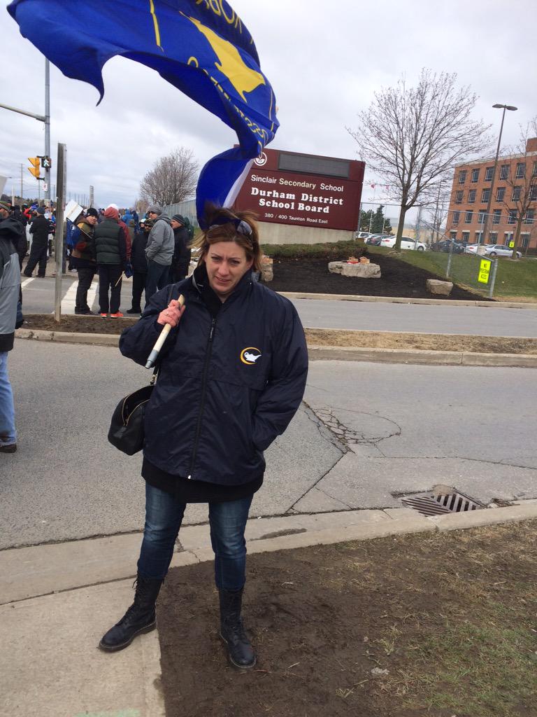 osstfd16t_ot's tweet photo. Supporting @D13_OSSTF together we stand! http://t.co/tXk0R3xvuR