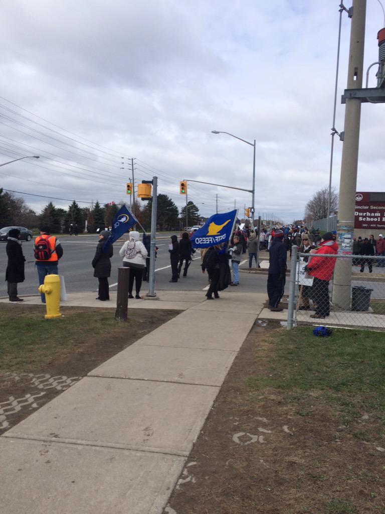 osstfd16t_ot's tweet photo. Supporting @D13_OSSTF together we stand! http://t.co/tXk0R3xvuR