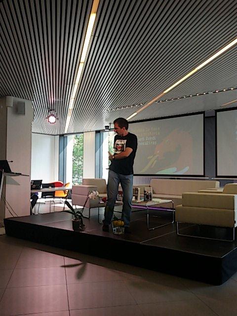 BigVanCiencia's tweet image. #tbvtjordi @MW_Centre Xavi Luri con paralages trigonométricos #situmedicesgen
