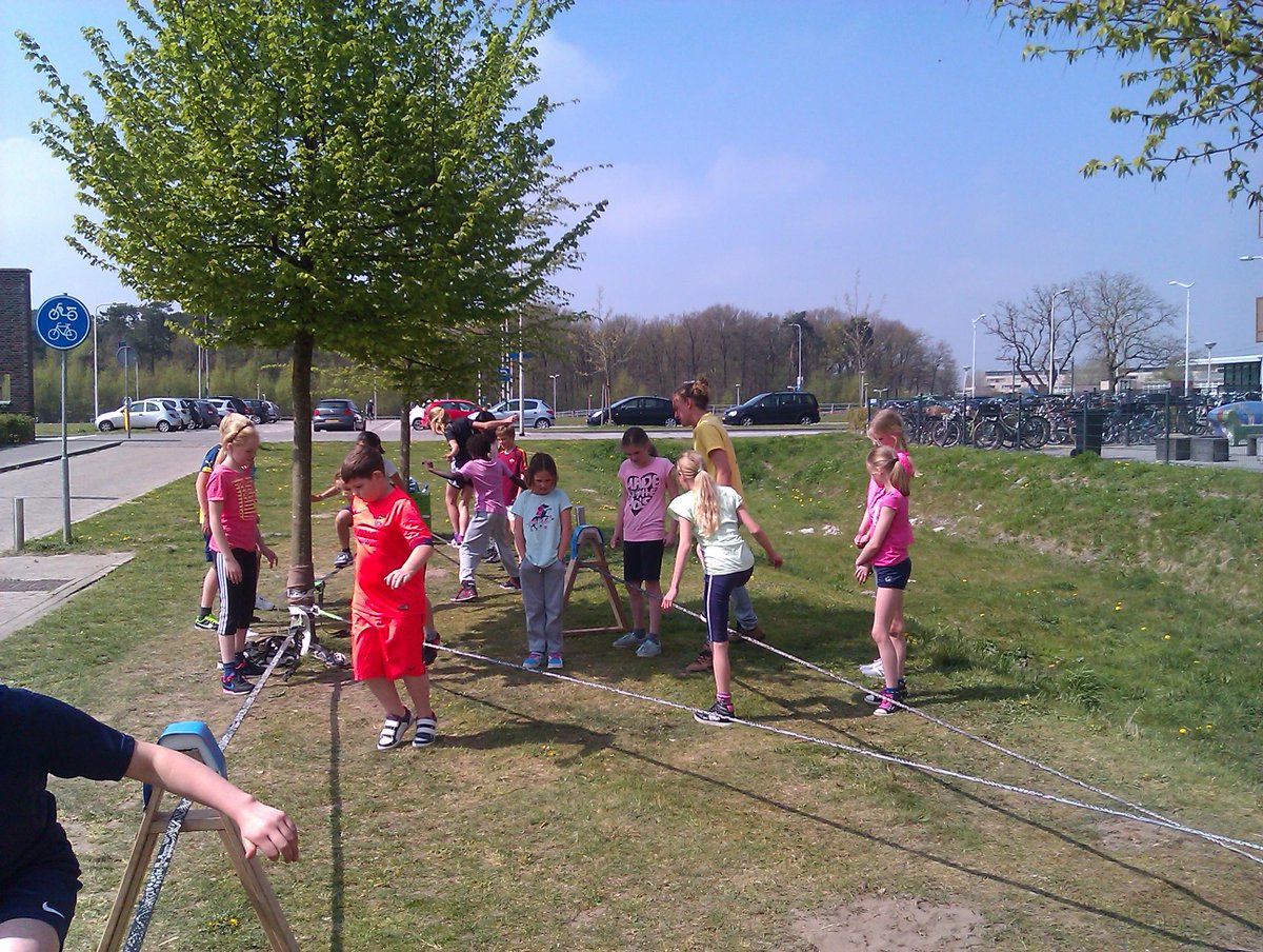 unit4topaas's tweet image. Workshop slackline met dank aan @Slacktivitynl