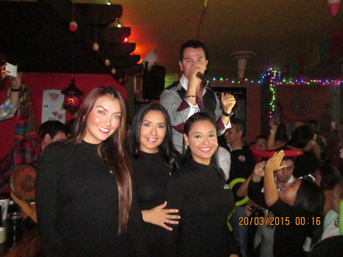ULMETA2015's tweet photo. En la Fonda Bar, con AGUARDIENTE LLANERO ABRIL 2015 http://t.co/0yyjJBeFl7