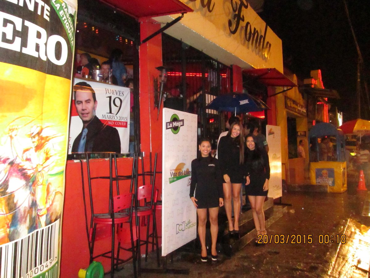 ULMETA2015's tweet photo. En la Fonda Bar, con AGUARDIENTE LLANERO ABRIL 2015 http://t.co/0yyjJBeFl7