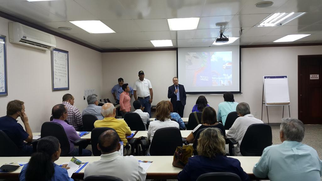 falcondord's tweet photo. David Soares Presidente y Gerente General de Falcondo da bienvenida al equipo de #CAMIPE y #SODOGEO http://t.co/3jRKNvmwNv