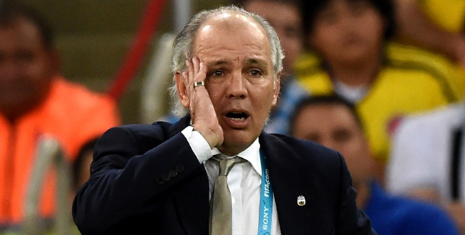 RazaESPN's tweet photo. El Presidente de #SaoPulo Miguel Aidar se irrita,y desiste de Sabella http://t.co/fJajol87RI #futebol http://t.co/Pn5hZMQp0a